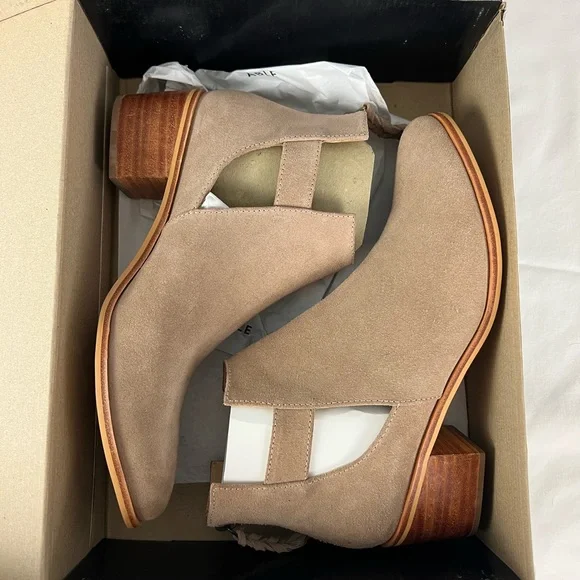 FINAL SALE Able Gamboa Cut-Out Bootie Ash Grey Suede | Size 9.5 - Picture 2 of 10